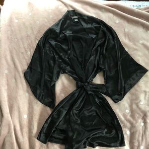 VS kimono robe